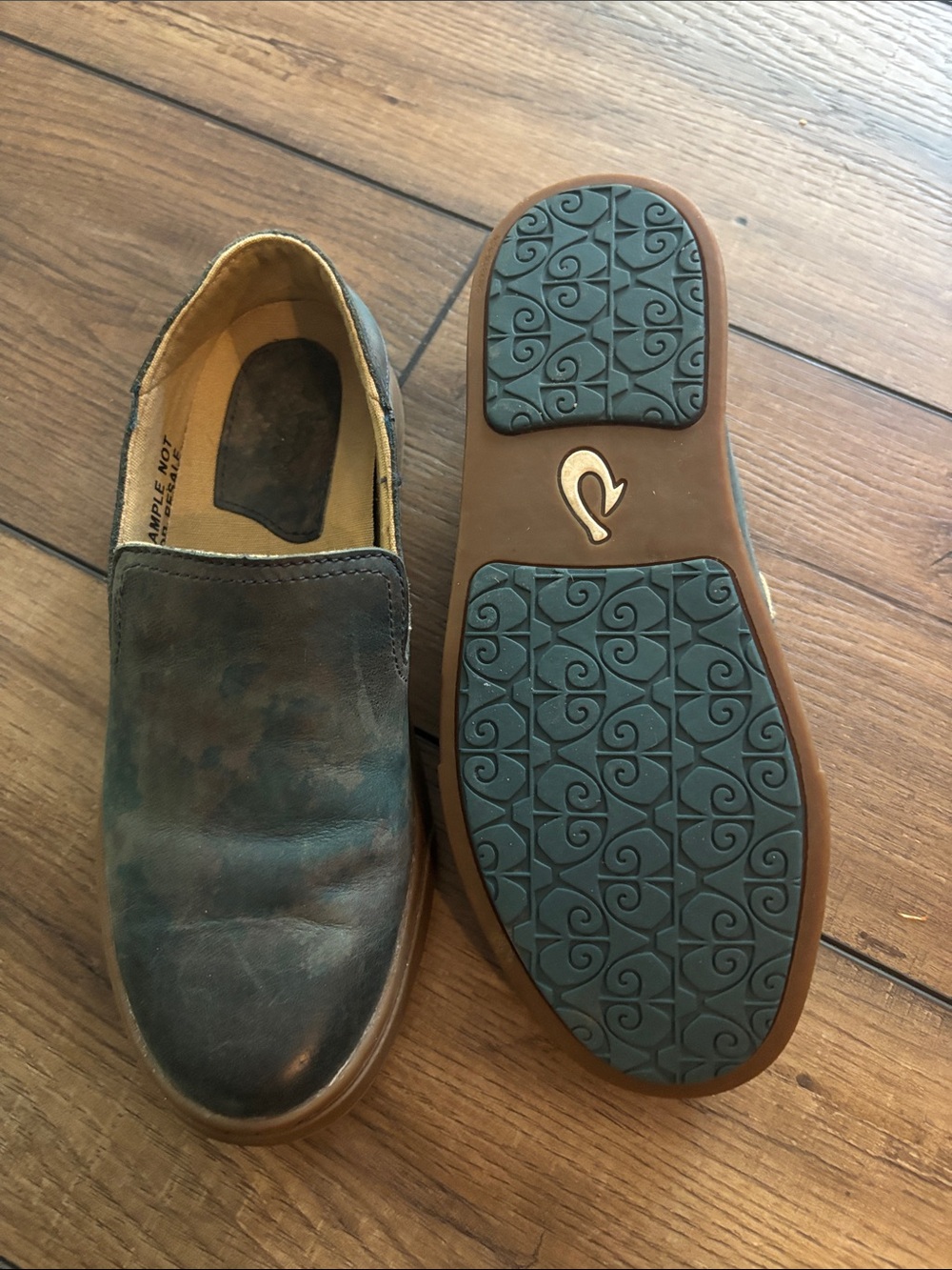 OluKai Womens Slip-On Loafers size 7 marbled blue and brown